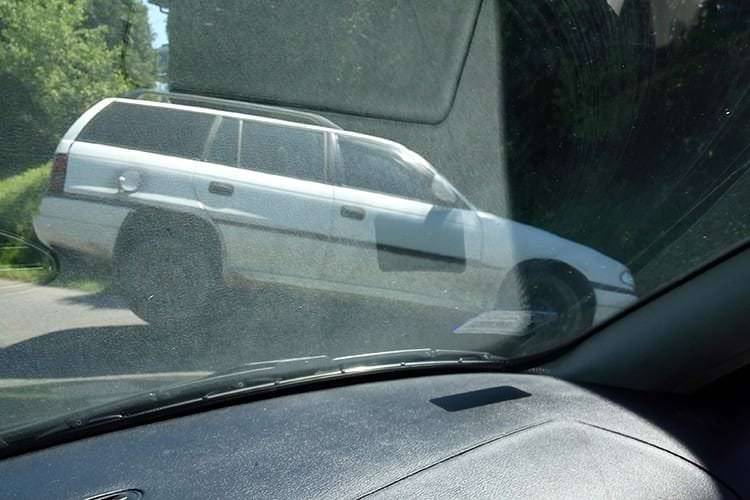 Kopytowa. Opel w rowie