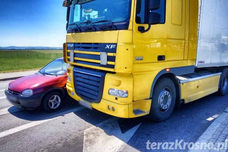 Tir wjechał w osobówkę