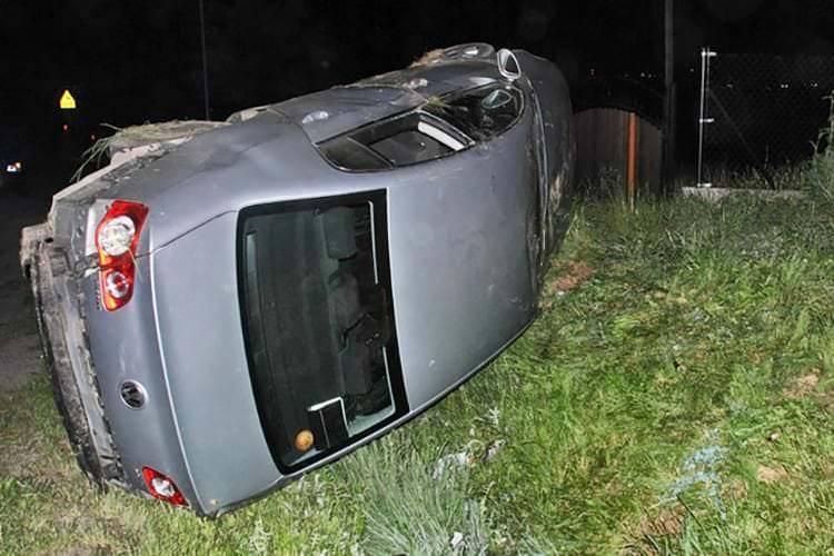 Korczyna. Passat na boku, kierowca pijany