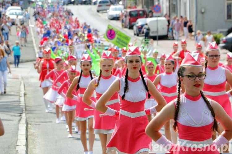 Parada Mażoretek przeszła przez Krosno [WIDEO]