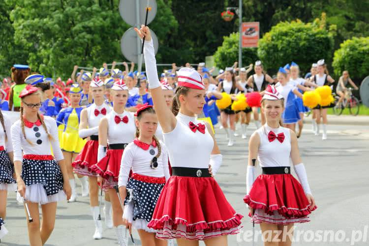 Parada Mażoretek przeszła przez Krosno [WIDEO]
