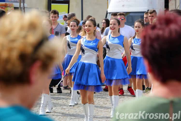 Parada Mażoretek przeszła przez Krosno [WIDEO]