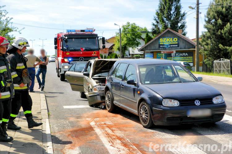 Klasyczne najechanie na tył. Poszkodowana kobieta