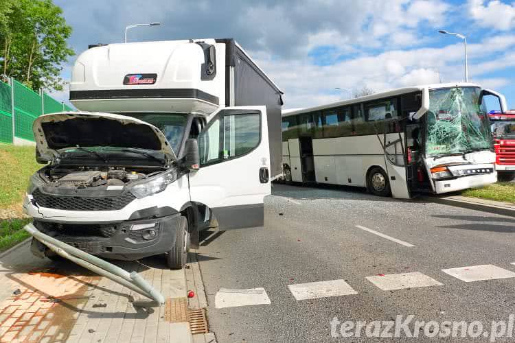 Karambol na Podkarpackiej, trzy osoby w szpitalu