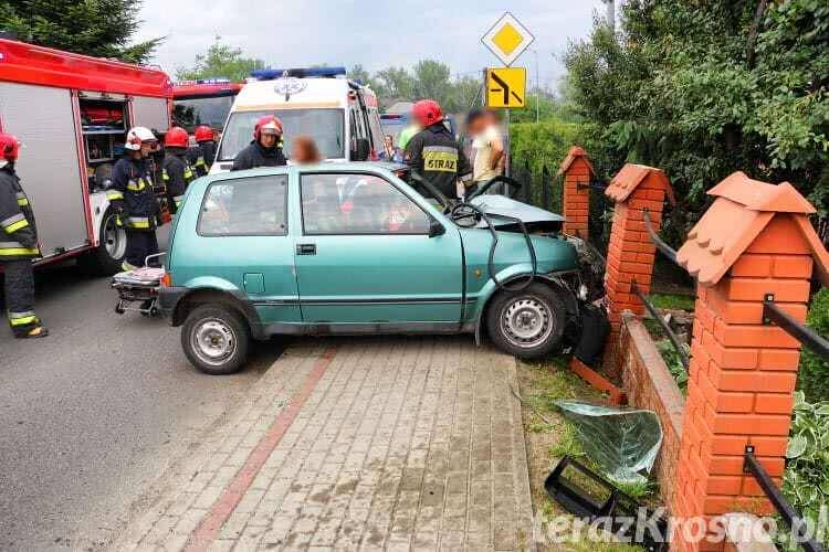 Jedlicze. Cinquecento roztrzaskało się na ogrodzeniu