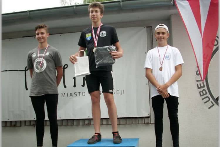 Hubert Stareńczak na najwyższym stopniu podium