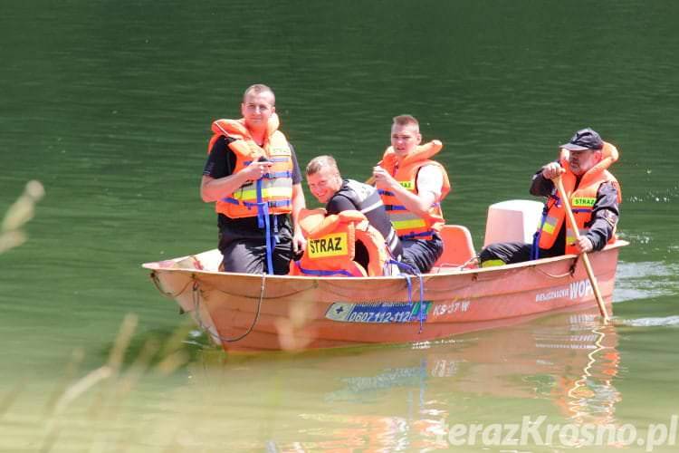 Strażacy ćwiczyli na zbiorniku w Sieniawie