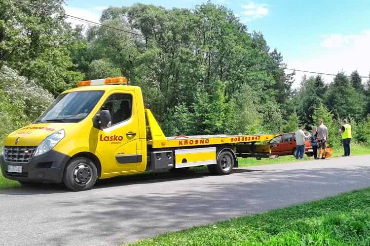 Dwie kolizje i ucieczka. 18-latek stracił prawo jazdy