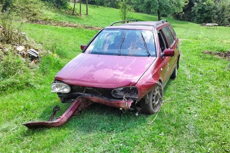 Dwie kolizje i ucieczka. 18-latek stracił prawo jazdy