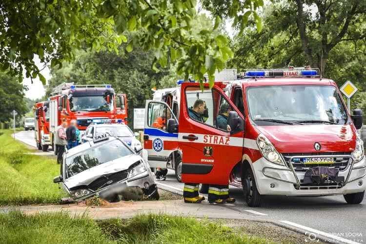Ratując się przed "czołówką" wjechał do rowu