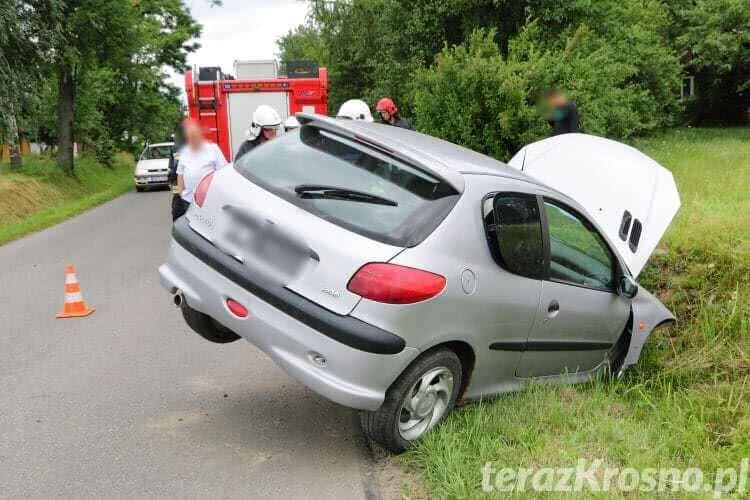 Peugeot w rowie, kierująca w szpitalu