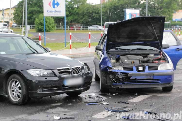 Kierowca BMW wymusił pierwszeństwo