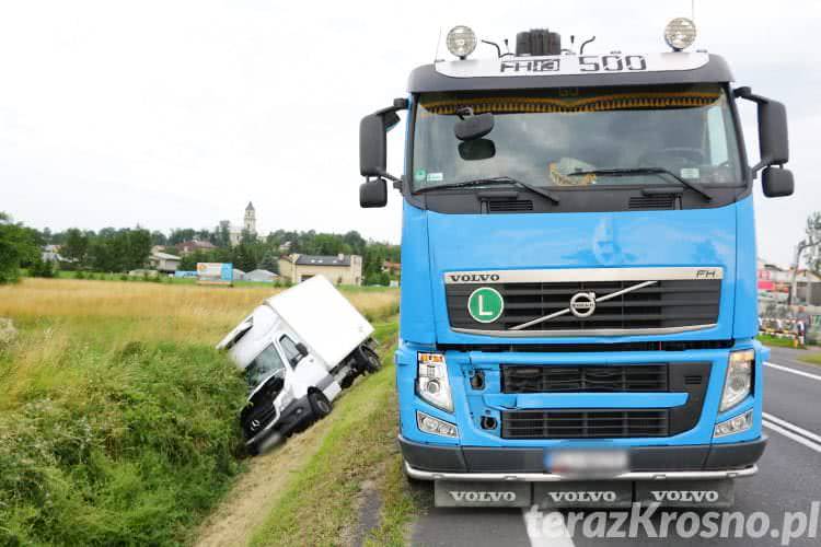 Volvo zmiotło z drogi mercedesa