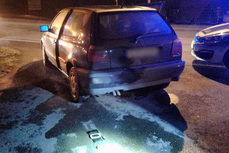 Pijany 21-latek uciekał volkswagenem