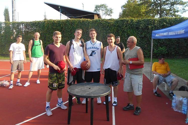 Bursaki Team najlepsze podczas Turnieju Trójek Koszykarskich