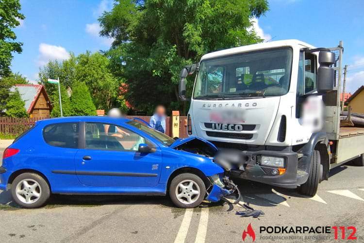 Czołowe zderzenie na Zręcińskiej