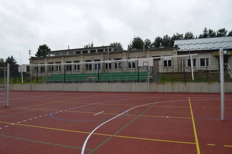 Otwarto boisko przy Zespole Szkół w Jedliczu