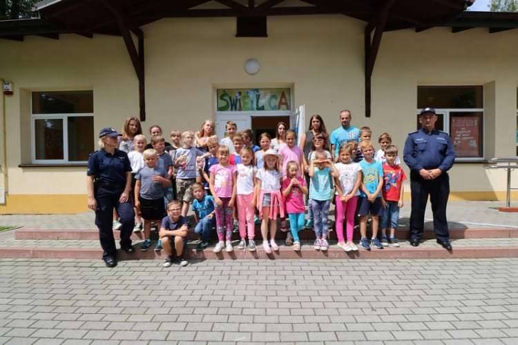 Policjanci odwiedzili dzieci w świetlicy