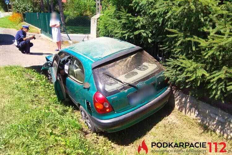 Toyota w rowie, kierowca zniknął
