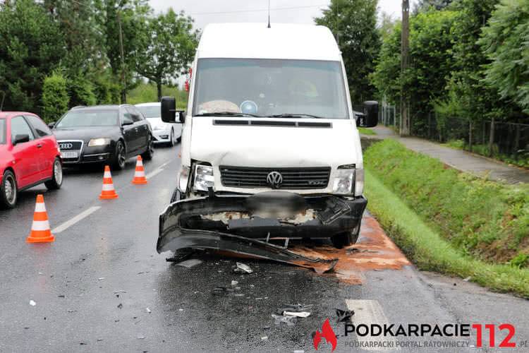 Wymuszenie i zderzenie. Rozbite dwa samochody