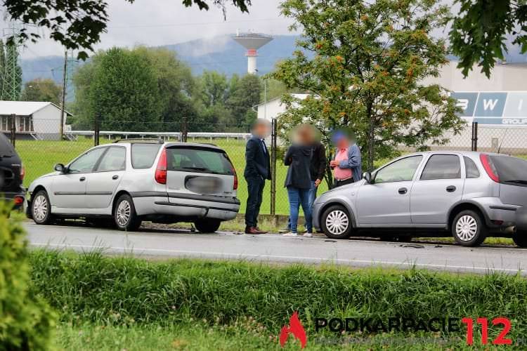 Zderzenie trzech samochodów na Podkarpackiej
