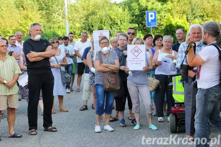 Protestowali w Jedliczu. Nie chcą rozbudowy spalarni [WIDEO]