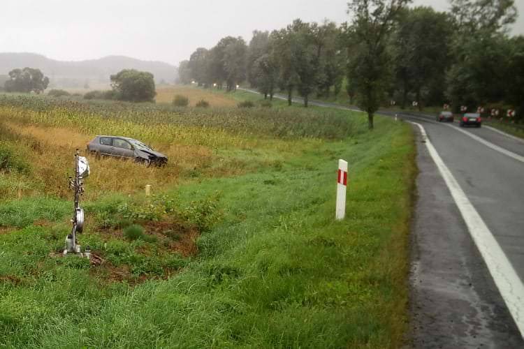 Stracił panowanie nad samochodem. Rozbita toyota