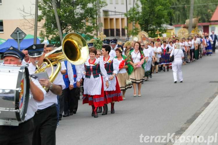 Korowód dożynkowy w Kopytowej WIDEO]