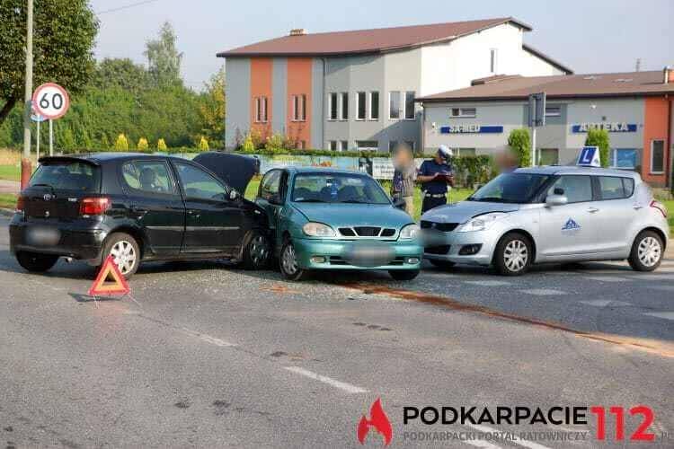 Zderzenie trzech samochodów na Tysiąclecia