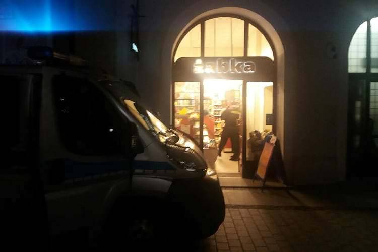 Kradzież i szamotanina w sklepie