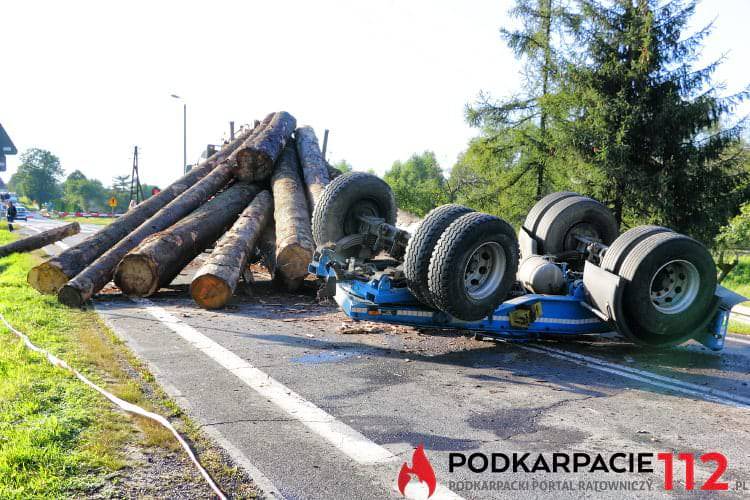 Zderzenie dwóch samochodów ciężarowych w Moderówce