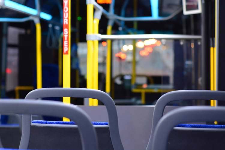 Zostaw samochód w domu, jedź autobusem