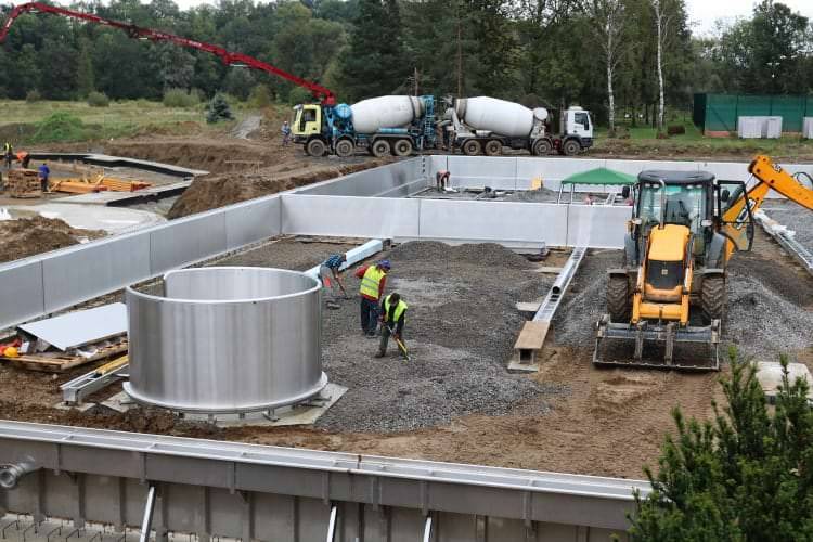 Trwa budowa kompleksu basenów w Krośnie