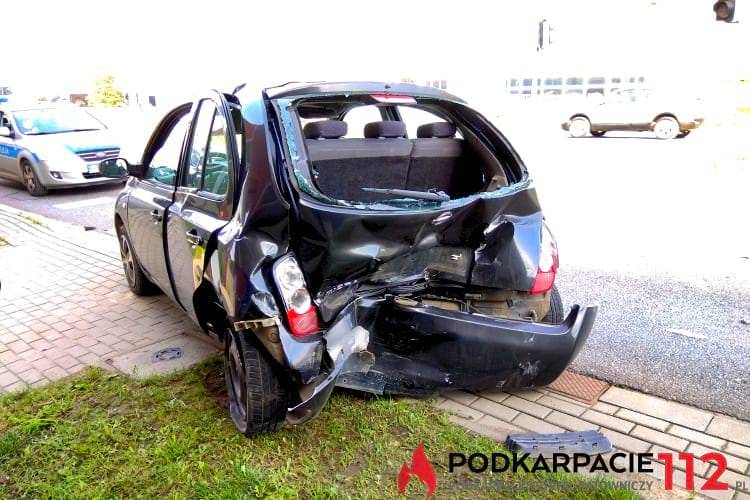 Kolizja przed przejściem dla pieszych na Podkarpackiej
