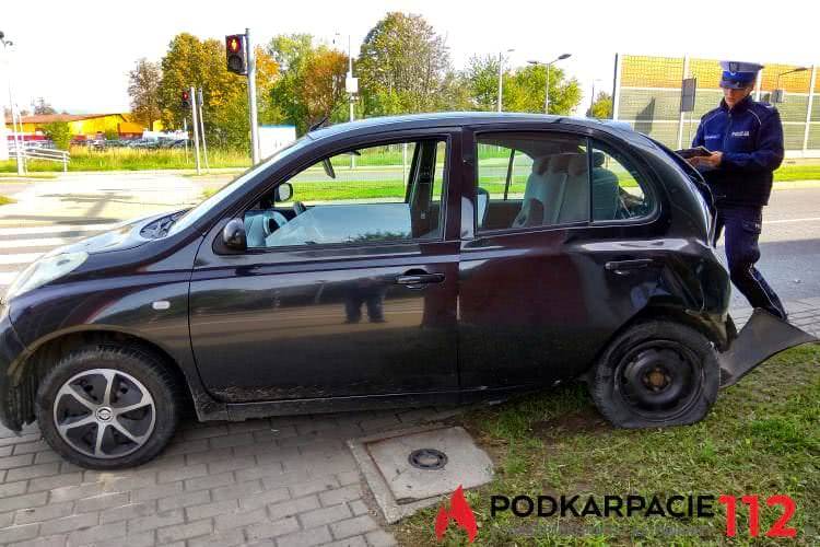 Kolizja przed przejściem dla pieszych na Podkarpackiej
