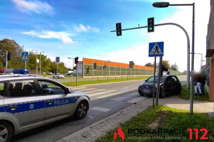 Kolizja przed przejściem dla pieszych na Podkarpackiej