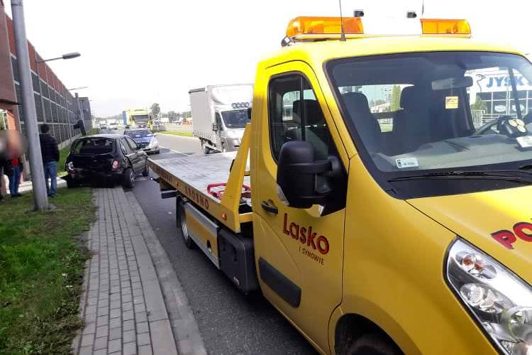 Kolizja przed przejściem dla pieszych na Podkarpackiej