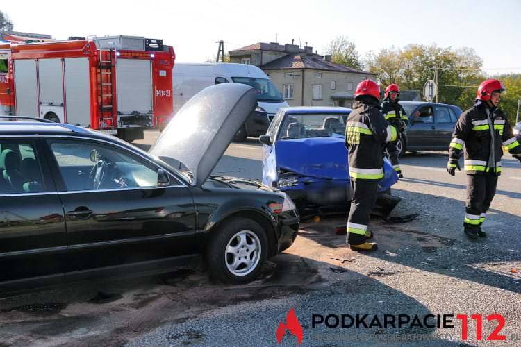 Zderzenie trzech samochodów w Rogach