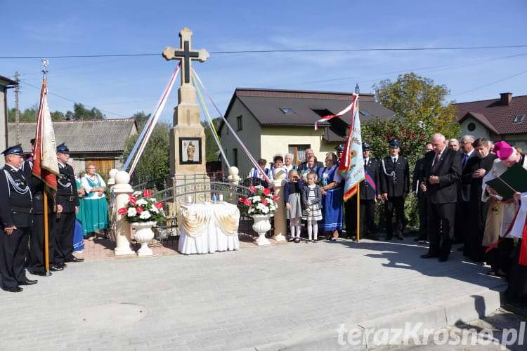 Kapliczka we Wróbliku Królewskim w nowym miejscu