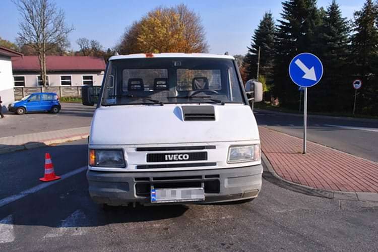 75-letni rowerzysta potrącony przez samochód