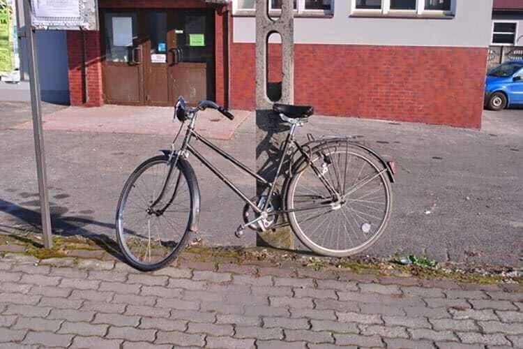 75-letni rowerzysta potrącony przez samochód