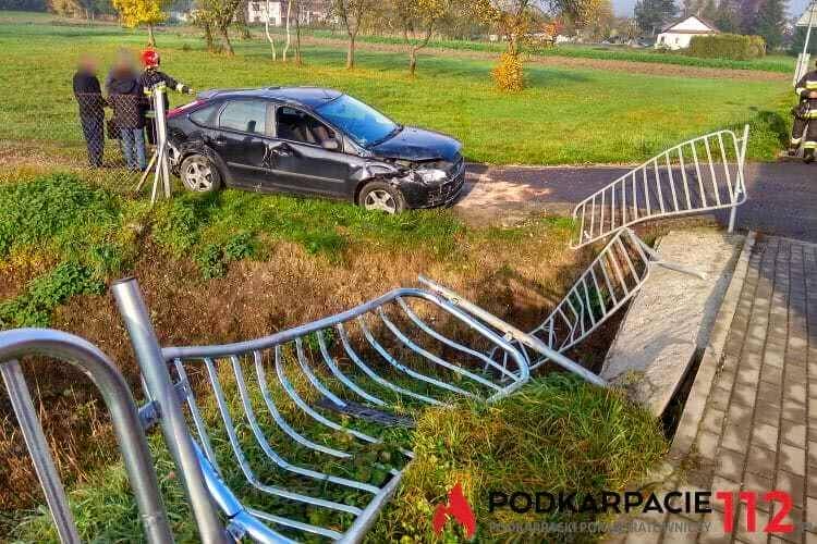 Straciła panowanie na łuku drogi