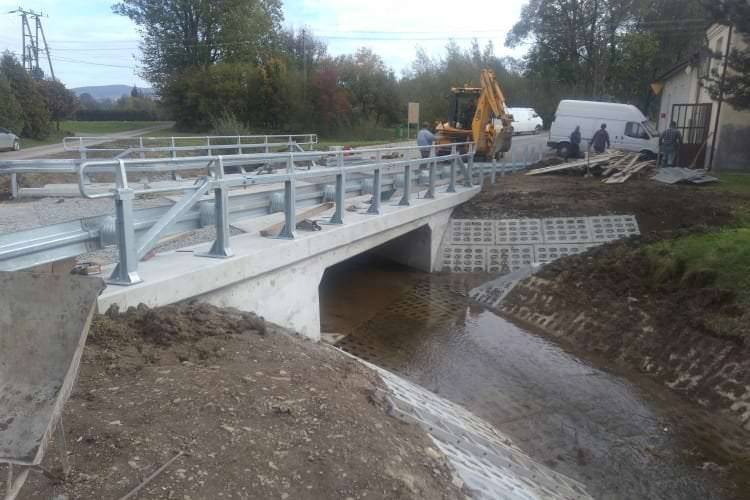 Dobiegają końca prace przepustu drogowego w Teodorówce