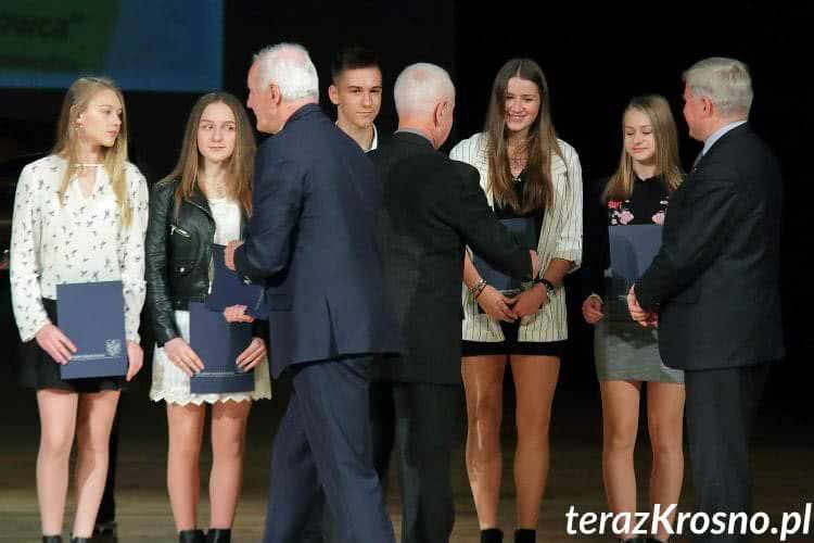 Stypendia motywacyjne dla uczniów krośnieńskich szkół