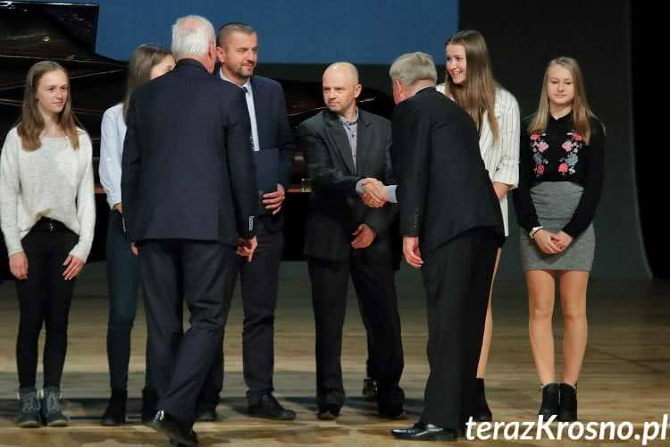 Stypendia motywacyjne dla uczniów krośnieńskich szkół