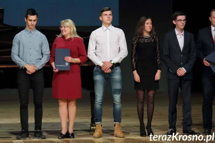 Stypendia motywacyjne dla uczniów krośnieńskich szkół