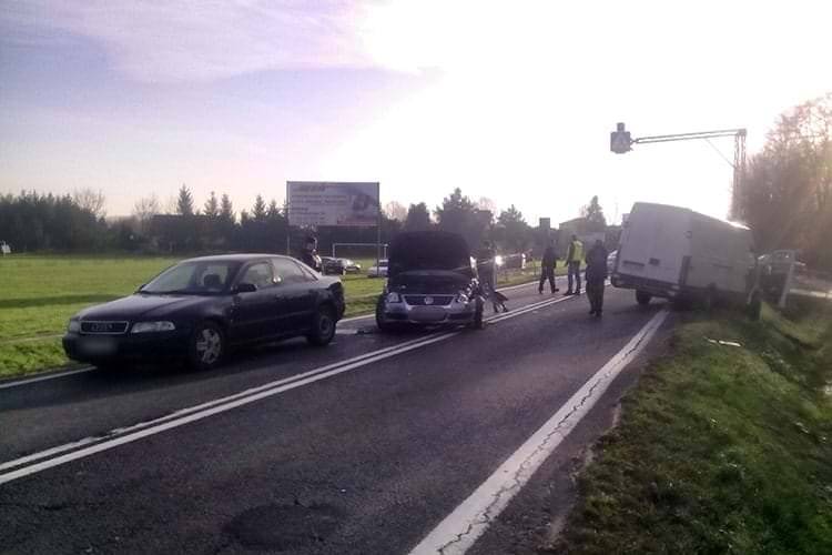Kolizja 4 samochodów w Moderówce