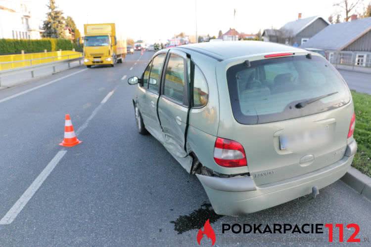 Zderzenie trzech samochodów na al. Jana Pawła II