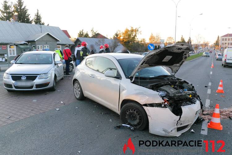 Zderzenie trzech samochodów na al. Jana Pawła II