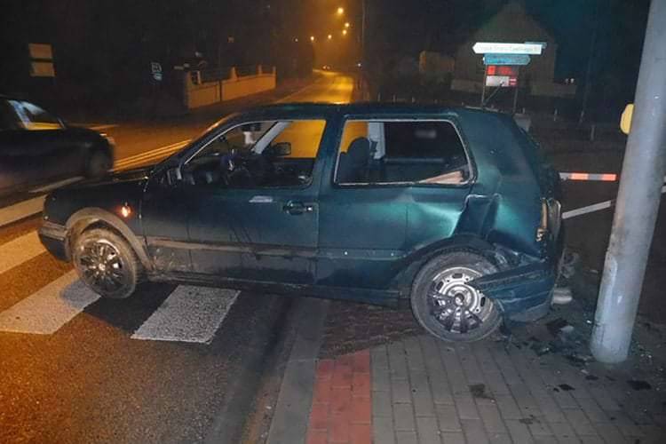 Wjechał w sygnalizator